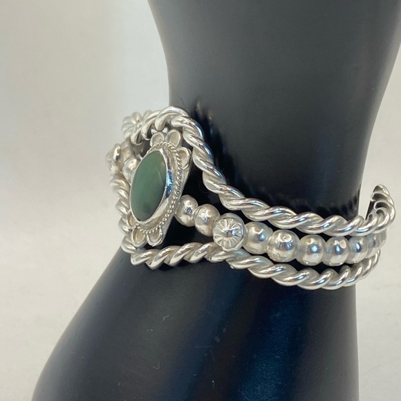 Sold - Picture 5 of 11